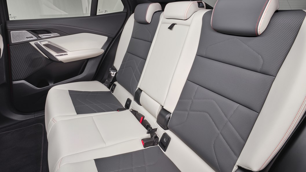 نمای داخلی خورو BMW iX2