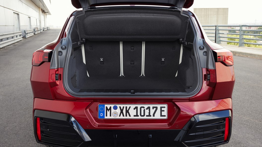 نمای داخلی خورو BMW iX2