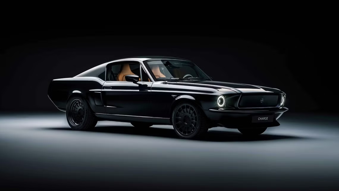 خودروی کلاسیک تبدیل شده به برقی با موتور الکتریکی و باتری پیشرفته